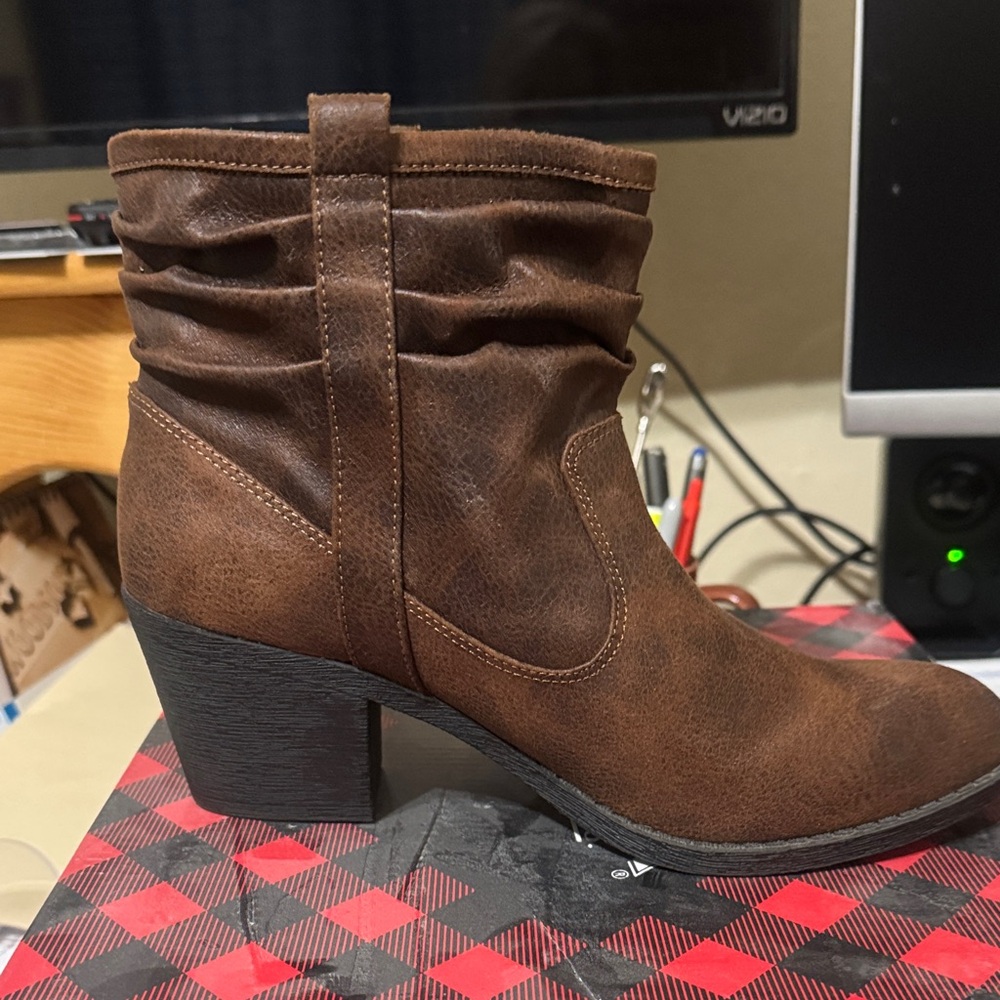 Arizona Jean Company Chestnut Heeled Boots